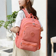 Mochila de Nylon Impermeable y Colorida para Mujer - Moderna y Espaciosa (31x43x5 cm)