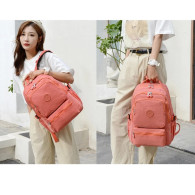 Mochila de Nylon Impermeable y Colorida para Mujer - Moderna y Espaciosa (31x43x5 cm)